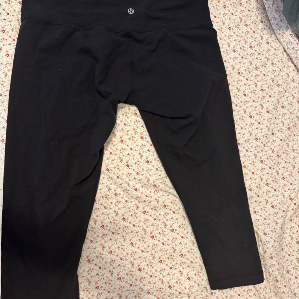 Cropped/capri like lululemon leggings